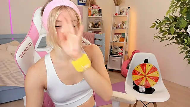 Snapshot of Lily_Young chatting on October 2025 06:15:02 AM Lily Young online show from October 2025 06:15:02 AM