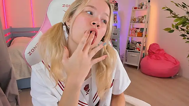 Snapshot of Lily_Young chatting on November 2025 04:55:02 AM Lily Young online show from November 2025 04:55:02 AM