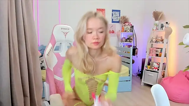 Snapshot of Lily_Young chatting on November 2025 05:32:02 AM Lily Young online show from November 2025 05:32:02 AM