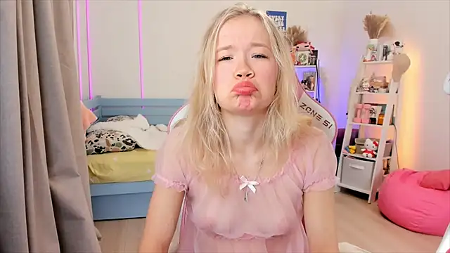 Snapshot of Lily_Young chatting on November 2025 04:37:02 AM Lily Young online show from November 2025 04:37:02 AM