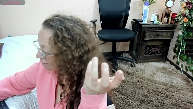 Snapshot of pamela_bell chatting on December 2024 03:41:01 AM pamela bell online show from December 2024 03:41:01 AM