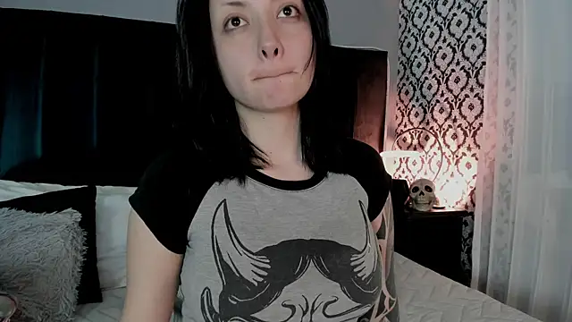 Snapshot of Adeelinee chatting on May 2026 07:53:02 PM Adeelinee online show from May 2026 07:53:02 PM