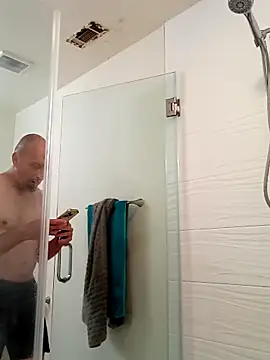 El Gizmo online show from March 2025 07:45:02 PM