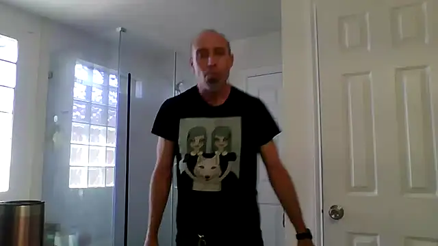 Snapshot of El_Gizmo chatting on May 2026 05:42:02 PM El Gizmo online show from May 2026 05:42:02 PM