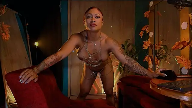 Snapshot of HeidiCox chatting on December 2024 01:26:01 AM HeidiCox online show from December 2024 01:26:01 AM