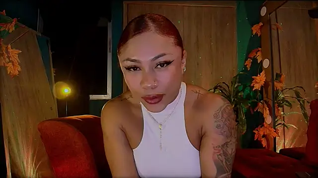 Snapshot of HeidiCox chatting on January 2025 01:48:01 AM HeidiCox online show from January 2025 01:48:01 AM