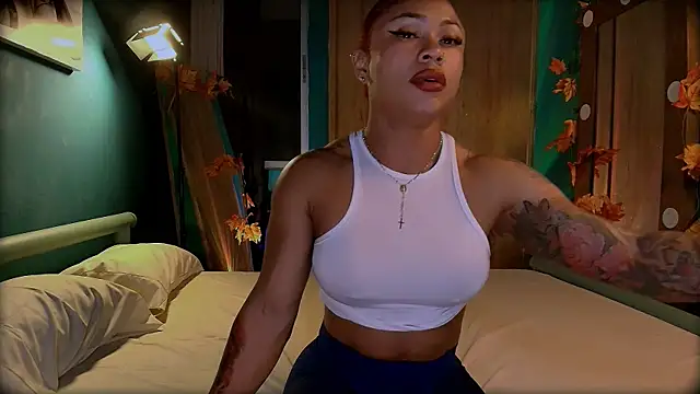 Snapshot of HeidiCox chatting on February 2025 02:18:01 AM HeidiCox online show from February 2025 02:18:01 AM