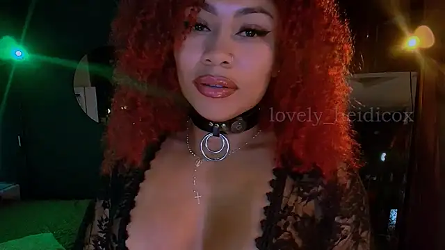 Snapshot of HeidiCox chatting on November 2025 09:25:02 PM HeidiCox online show from November 2025 09:25:02 PM