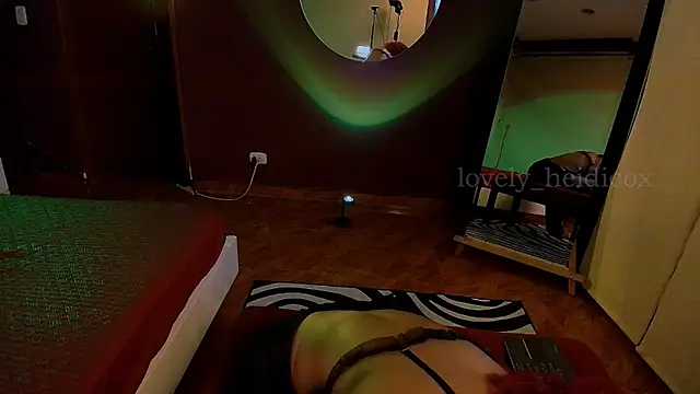 Snapshot of HeidiCox chatting on December 2025 01:26:02 AM HeidiCox online show from December 2025 01:26:02 AM