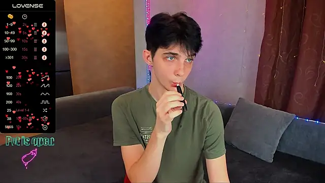 Aaron Boom online show from November 2025 10:14:01 PM