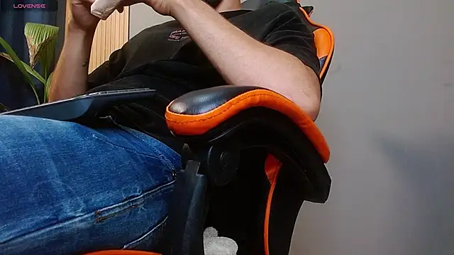 Snapshot of Mr_WhiteCock chatting on October 2025 12:22:01 AM Mr WhiteCock online show from October 2025 12:22:01 AM