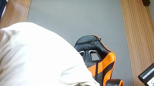 Snapshot of Mr_WhiteCock chatting on November 2025 08:18:01 PM Mr WhiteCock online show from November 2025 08:18:01 PM