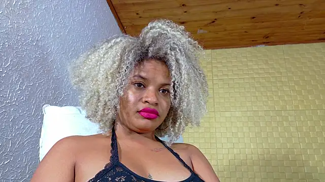 Squirter pussybomb online show from December 2024 07:04:01 AM