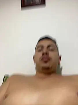 Snapshot of DanielGomez9 chatting on January 2025 02:40:01 AM DanielGomez9 online show from January 2025 02:40:01 AM