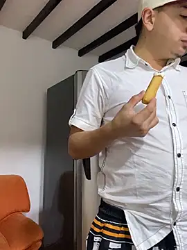 Snapshot of DanielGomez9 chatting on January 2025 12:20:01 AM DanielGomez9 online show from January 2025 12:20:01 AM