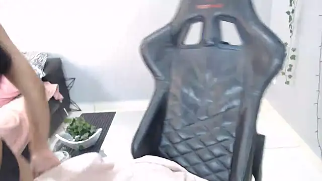 Livia Diaz online show from November 2025 10:07:01 AM