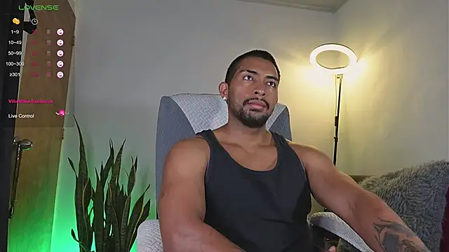 Snapshot of Couple_muscle1 chatting on April 2026 02:21:01 PM Couple muscle1 online show from April 2026 02:21:01 PM