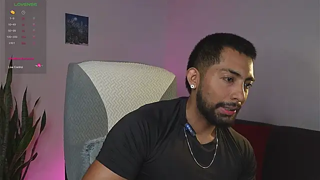 Snapshot of Couple_muscle1 chatting on May 2026 01:41:02 PM Couple muscle1 online show from May 2026 01:41:02 PM