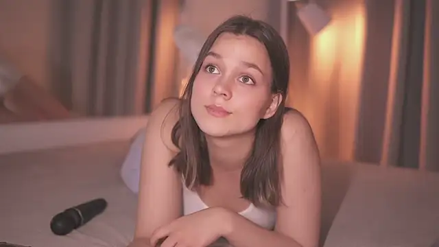 Addelin Moon online show from March 2025 04:02:01 PM