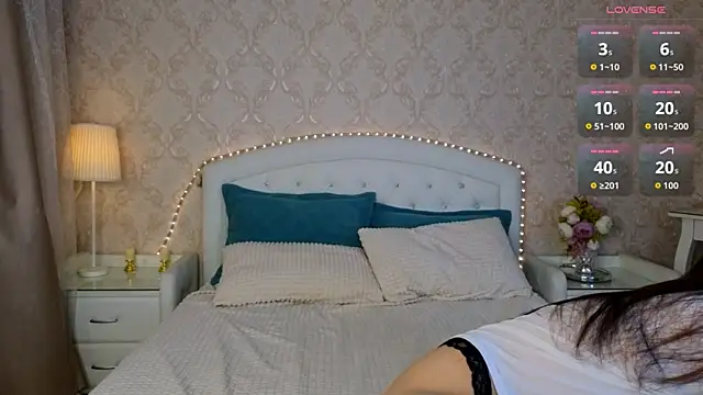 Kaia Sunshine Mia online show from October 2025 03:12:01 PM