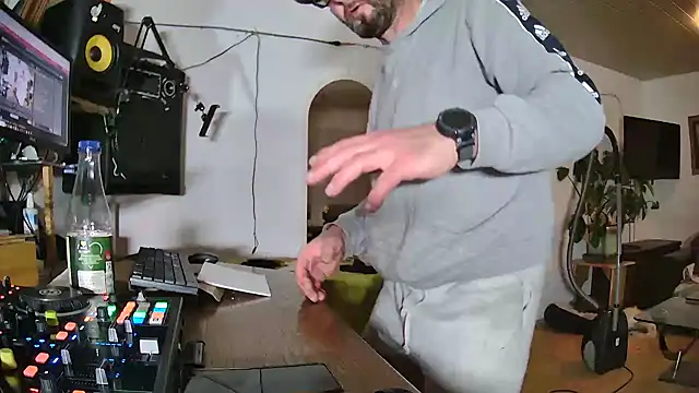 Snapshot of rosaeichel chatting on February 2026 11:19:01 PM rosaeichel online show from February 2026 11:19:01 PM