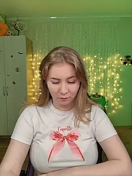 D0nna  online show from February 2026 06:12:02 PM