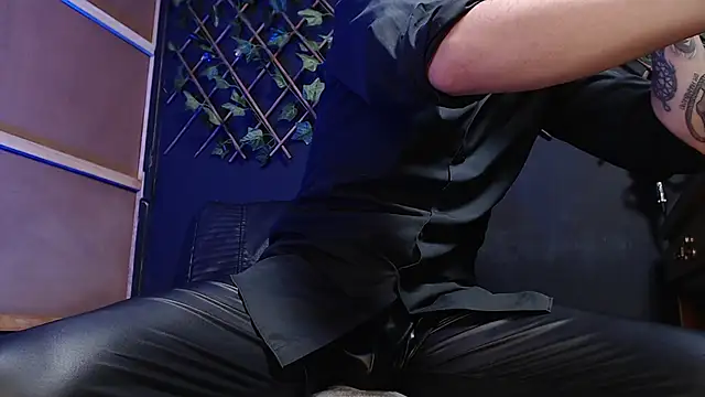 Dicaprioo  online show from November 2025 05:58:02 PM