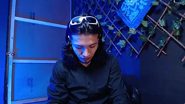 Dicaprioo  online show from November 2025 06:21:01 PM