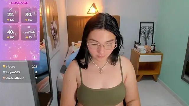 Snapshot of delilaquinn chatting on December 2024 01:11:02 AM delilaquinn online show from December 2024 01:11:02 AM