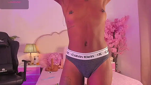 Snapshot of CahitlinBell chatting on May 2026 08:55:02 AM CahitlinBell online show from May 2026 08:55:02 AM