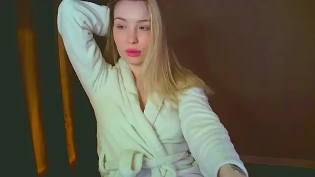 mia raspberrie online show from December 2024 08:15:01 PM