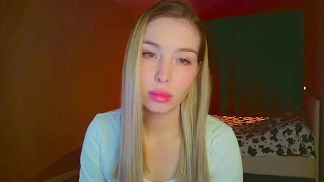 mia raspberrie online show from February 2025 02:22:02 AM