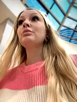 Snapshot of Teya_moon_ chatting on December 2024 01:43:01 PM Teya moon online show from December 2024 01:43:01 PM