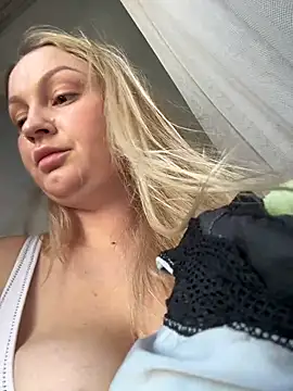 Snapshot of Teya_moon_ chatting on December 2024 12:49:01 PM Teya moon online show from December 2024 12:49:01 PM