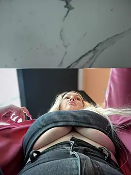 Snapshot of Teya_moon_ chatting on January 2025 11:43:02 AM Teya moon online show from January 2025 11:43:02 AM