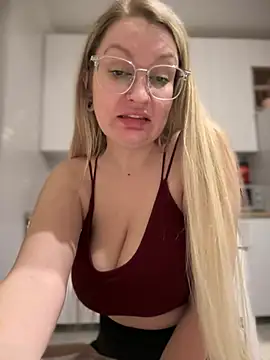 Snapshot of Teya_moon_ chatting on March 2025 10:45:02 PM Teya moon online show from March 2025 10:45:02 PM