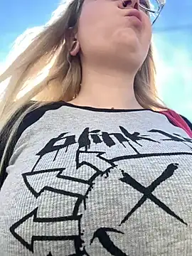 Snapshot of Teya_moon_ chatting on March 2025 10:47:01 AM Teya moon online show from March 2025 10:47:01 AM