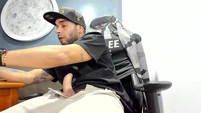 Snapshot of Bryan_Bronx chatting on October 2025 02:08:01 AM Bryan Bronx online show from October 2025 02:08:01 AM