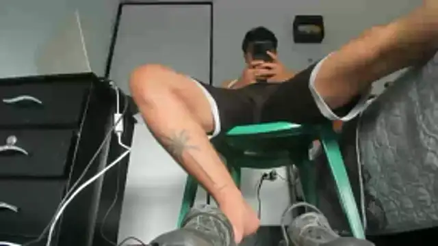 Snapshot of moubli_ chatting on December 2025 09:56:02 PM moubli online show from December 2025 09:56:02 PM