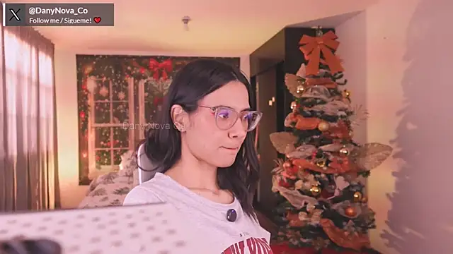 Snapshot of DanyNova_Co chatting on December 2024 10:16:01 PM DanyNova Co online show from December 2024 10:16:01 PM