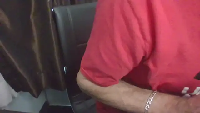 Snapshot of HungStud4You chatting on November 2025 04:11:02 AM HungStud4You online show from November 2025 04:11:02 AM