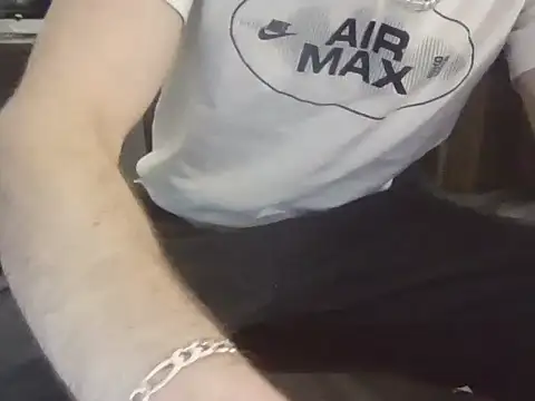 Snapshot of HungStud4You chatting on January 2026 06:05:02 AM HungStud4You online show from January 2026 06:05:02 AM