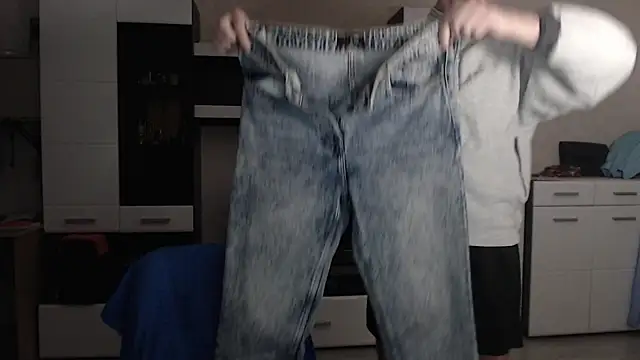 Snapshot of angryzan chatting on February 2025 04:15:02 AM angryzan online show from February 2025 04:15:02 AM