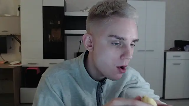 Snapshot of angryzan chatting on February 2025 07:44:01 AM angryzan online show from February 2025 07:44:01 AM