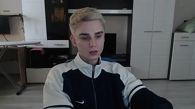 Snapshot of angryzan chatting on March 2025 08:49:02 AM angryzan online show from March 2025 08:49:02 AM