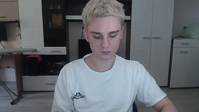 Snapshot of angryzan chatting on March 2025 07:47:02 AM angryzan online show from March 2025 07:47:02 AM