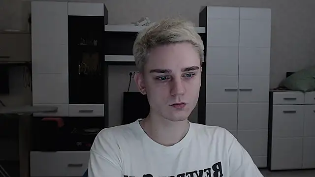 Snapshot of angryzan chatting on March 2025 04:46:01 AM angryzan online show from March 2025 04:46:01 AM