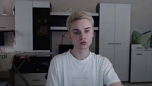 Snapshot of angryzan chatting on March 2025 04:38:02 AM angryzan online show from March 2025 04:38:02 AM