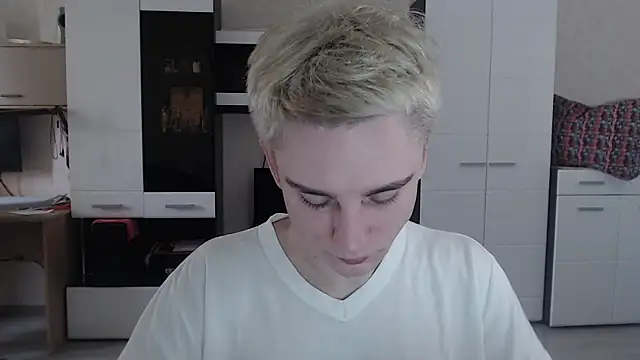 Snapshot of angryzan chatting on March 2025 05:33:01 AM angryzan online show from March 2025 05:33:01 AM