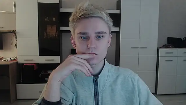 Snapshot of angryzan chatting on March 2025 04:14:01 AM angryzan online show from March 2025 04:14:01 AM